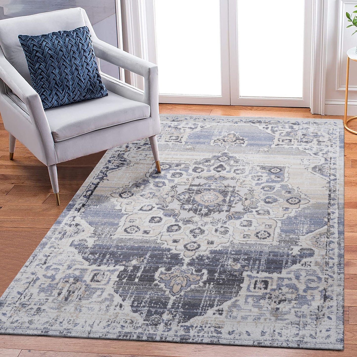 Payas - 6' X 9' Medallion Area Rug - Cream / Blue